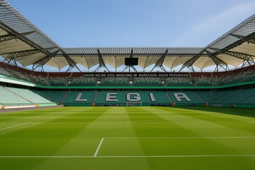Panorama Stadionu Miejskiego Legii Warszawa im. Marszałka Józefa Piłsudskiego z widokiem na murawę i trybuny