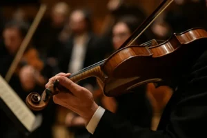 Orkiestra symfoniczna i chór wykonują koncert Wratislavia Cantans 2025 w Narodowym Forum Muzyki we Wrocławiu